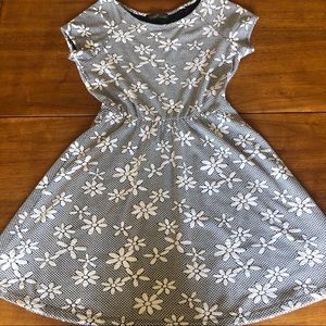 Almost Famous daisy black and white dress XL NWOT